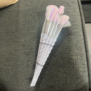 Set of 10 unicorn makeup brushes. New, tested one and cleaned that one.